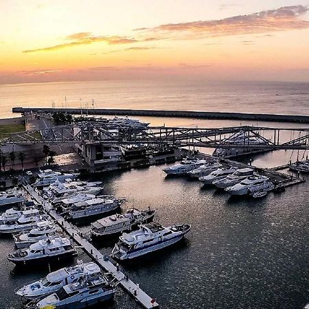 Motor Yacht Boatel Hotel Barcelona Exterior photo