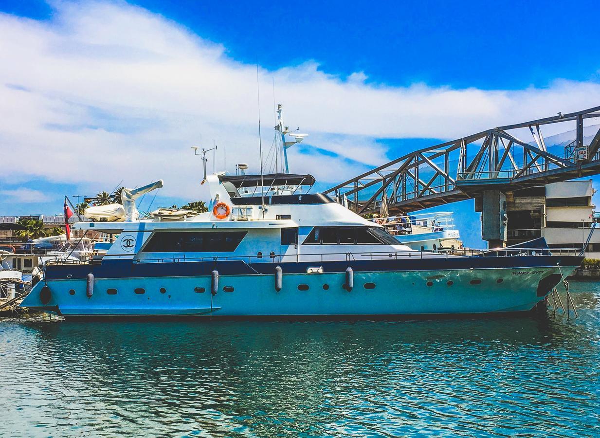 Motor Yacht Boatel Hotel Barcelona Exterior photo