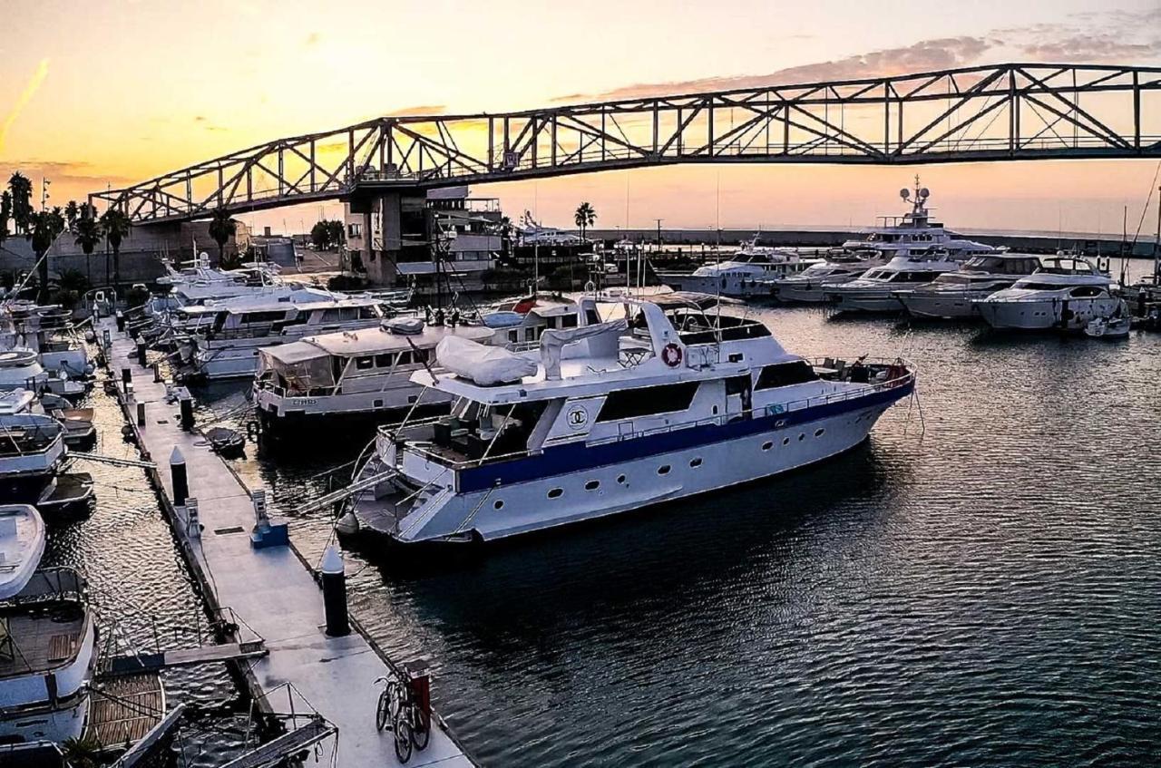 Motor Yacht Boatel Hotel Barcelona Exterior photo